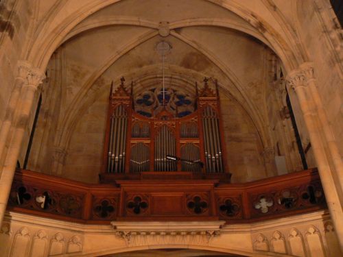 Varhany na kru a krkolomn prlez na pdu