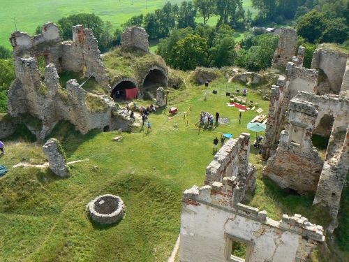 Hrad Zvetice z jeho ve