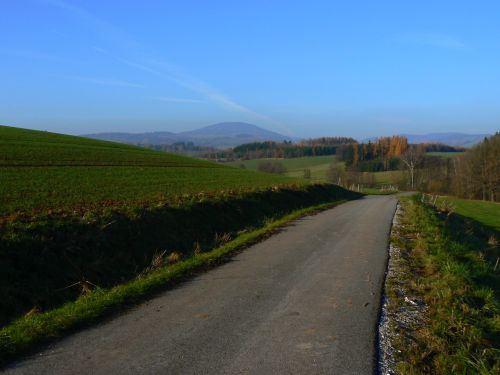 Vyrazte-li ze Brann po thle silnice, dojdete jen na pole