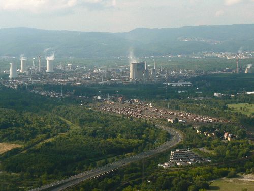 Tepeln elektrrna u Komoan - pohled  z hradu Hnvna u Mostu