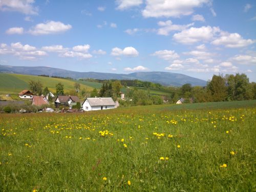 Vhled na doln st Doln Brann s ernou horou v pozad