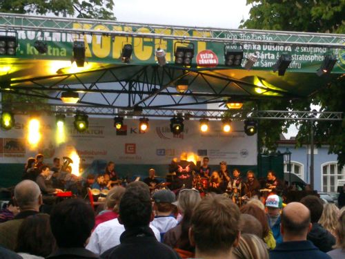 Koncert skupiny The Tap Tap na vrchlabskm nmst