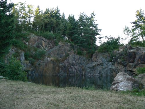 Zatopen lom v umberku