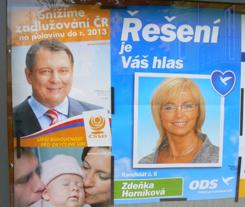 Jak to slu na obrzku panu Paroubkovi i pan Hornkov. Ani jeden vak ve sktuenosti takhle nevypadaj. Grafici se v Adobe Photoshopu vydili.