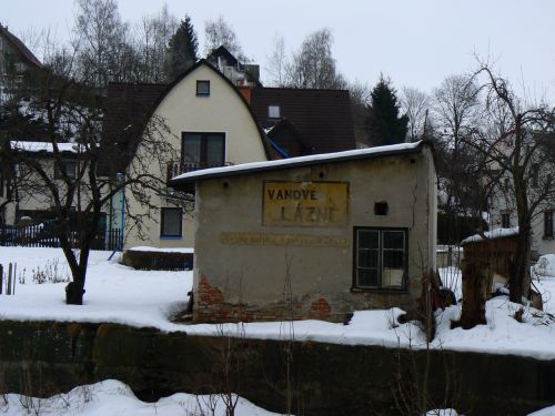 Domeek na protj stran Labe