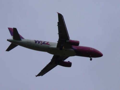 Pistvajc letadlo nad Tichm dolm blzko Ruzyn