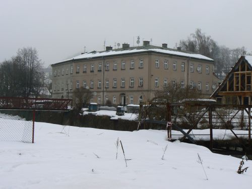 Na prav stran obrzku je vidt st nepouvanho zapomenutho mostu