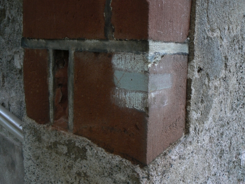 Dnes u tenhle zbytek znaky na brn kostela v Lnov nenajdete, padl za ob jej oprav