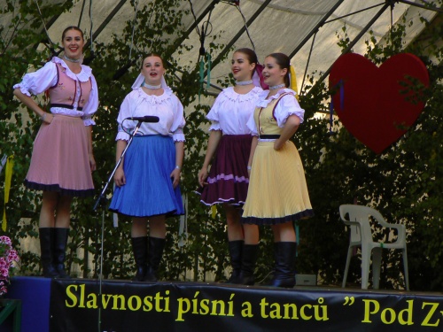 Krasavice ze souboru Bystrna nm zpvaj