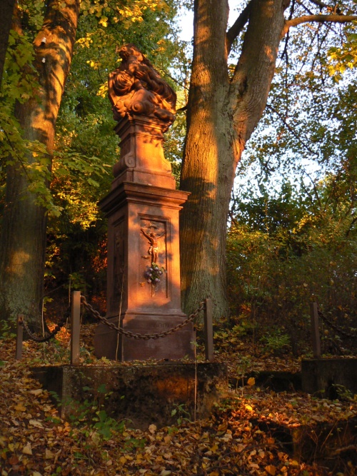 Socha Panny Marie v Mstskm parku