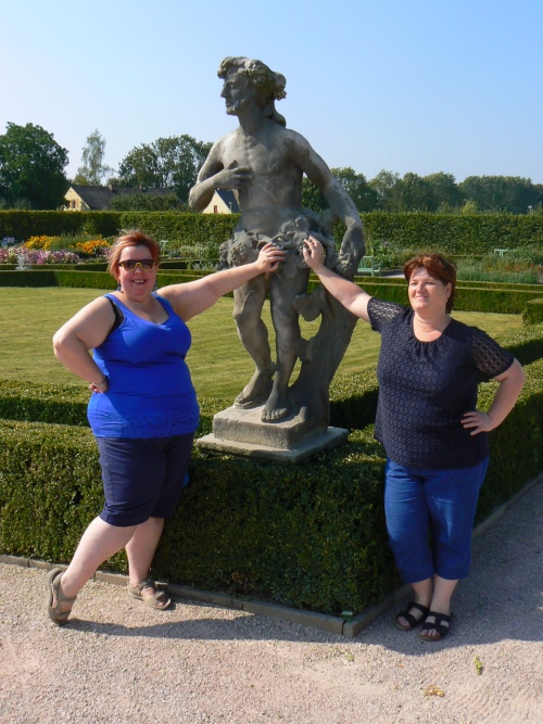 Anduka a Lucinka v zahrad v Kuksu