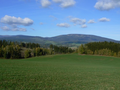 Snka a ern hora z vrchu sousedcho s hadlem