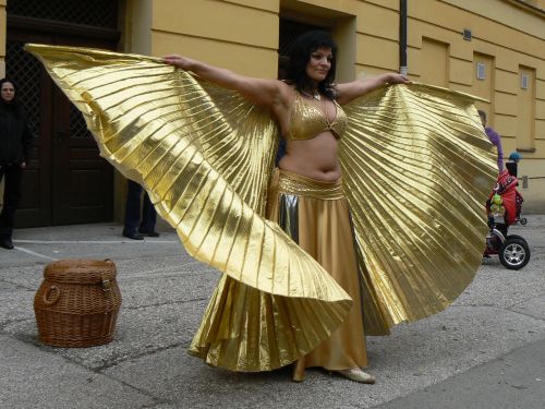 Pan Kaira Sabah s kdly bohyn Isis