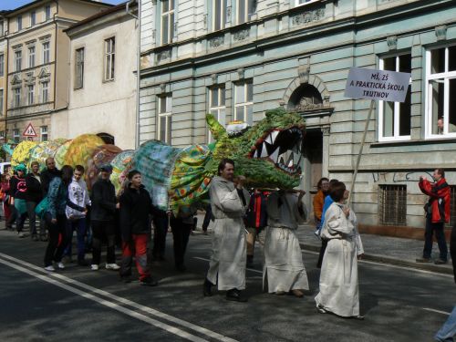ڞasn drak z Matesk, Zkladn a Praktick koly v Trutnov