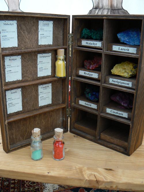 Z eho se vyrbly krsn barvy, kter vidme v historickch knihch