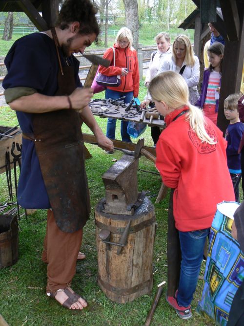 Kov m pi kovn obrovskho hebku zdatnou pomocnici