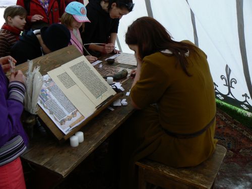 Mil pan psaka pe lidem jejich jmna gotickm psmem