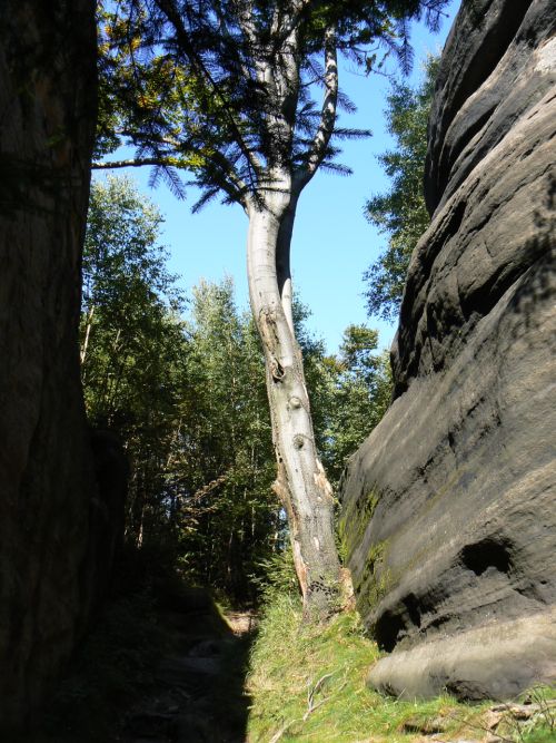 Prchod mezi skalami na Velk kup