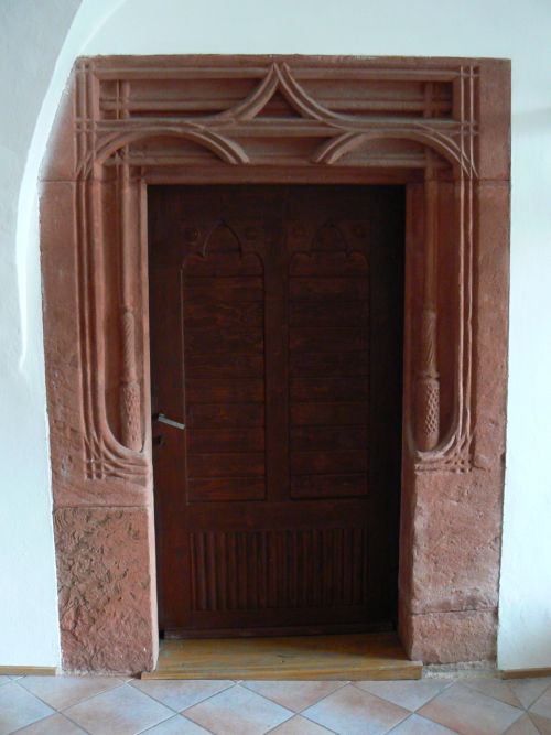 Gotické ostění dveří