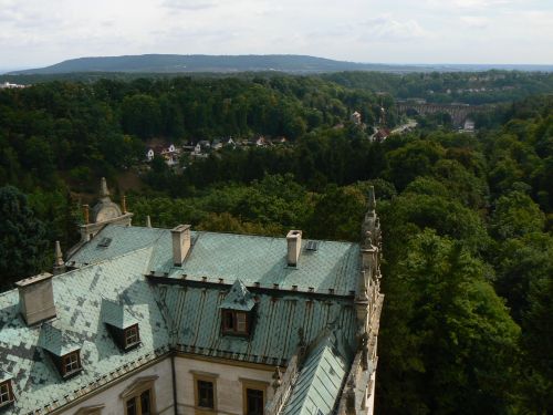 Vhled z ve Novho Strnova do dol Jizery a na stolovou horu Chloumek