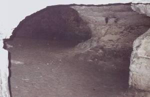 Vchod z hlavn chodby nhonu do jeskyn