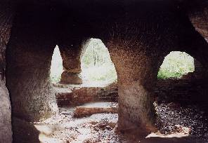 Oprn oblouky a pile Pustch kostel