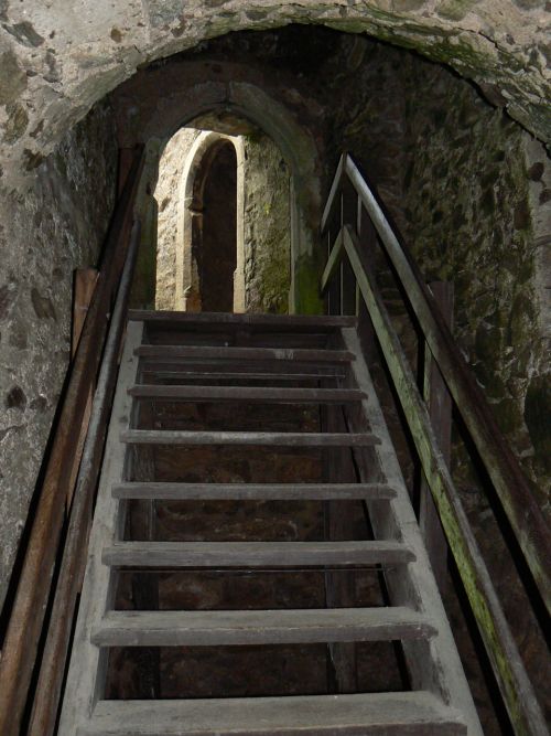 Vchod ze sklepn mstnosti hradu