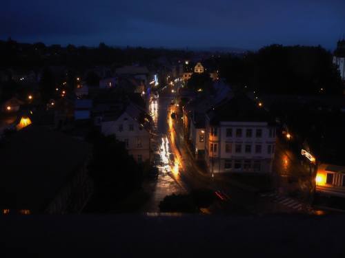 Vhled ze zvonice Krkonoskou ulic na nmst