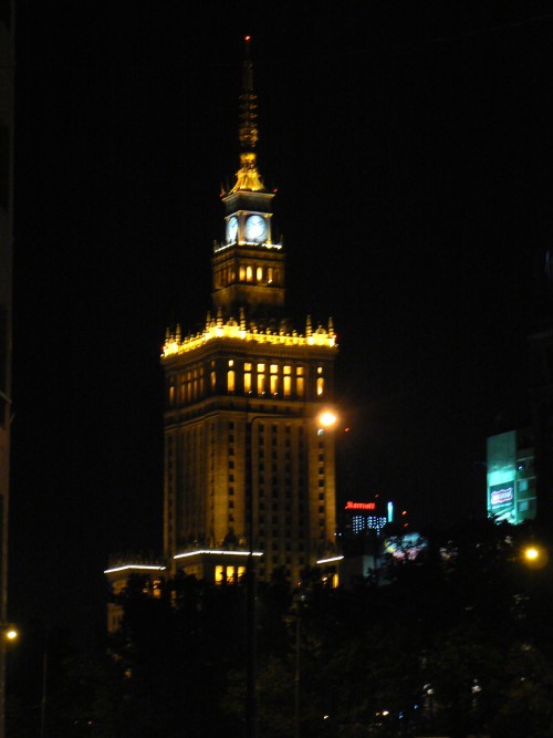 Tenhle krsn dm ve Varav navrhuj nkte zbourat jen proto, e pochz z doby socialismu a je jejm symbolem